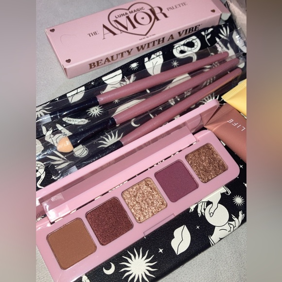 Makeup Bundle - Picture 3 of 3